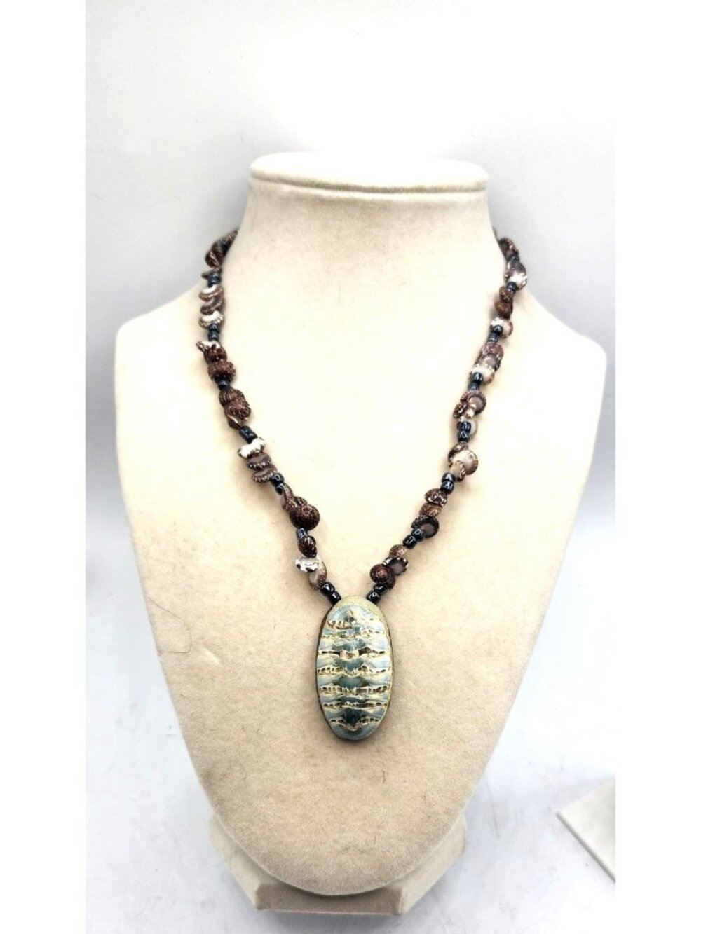 Shell Necklace With Oval Acrylic Pendant